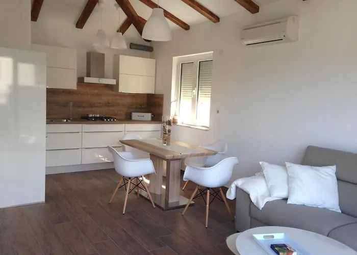 House With A Parking Space Lovran, Opatija - 9716 * 洛夫兰